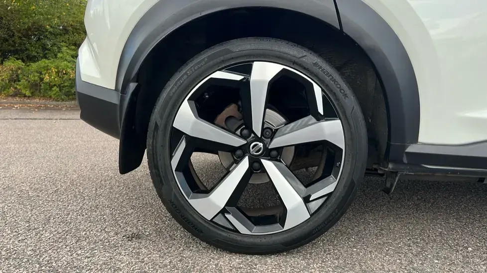 Used Nissan Juke N-Connecta 117 HP (86 kW) 2019 White SUV