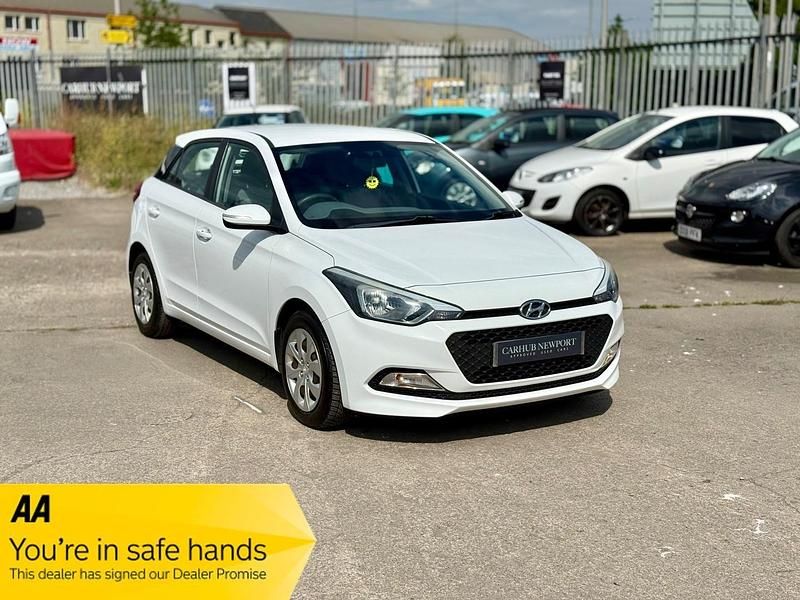 White Used 2016 Hyundai i20 Hatchback | £5,000 (Fair price) - Image 1/4