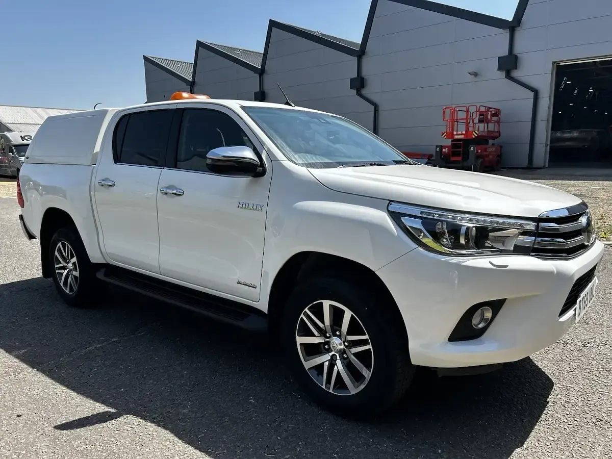 Used Toyota HiLux 150 HP (110 kW) 2019 White Pickup