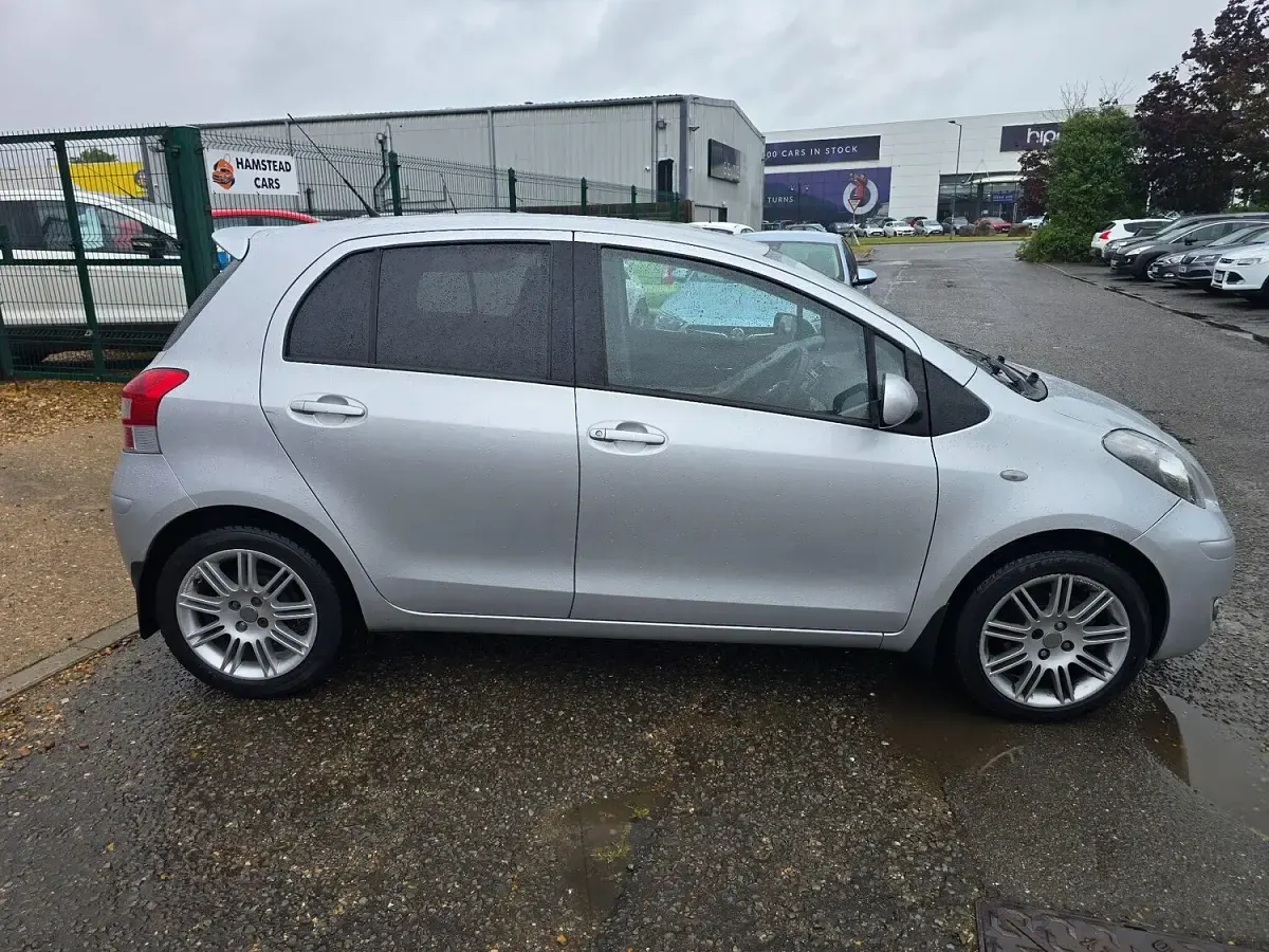 Used Toyota Yaris SR 2011 Silver Hatchback