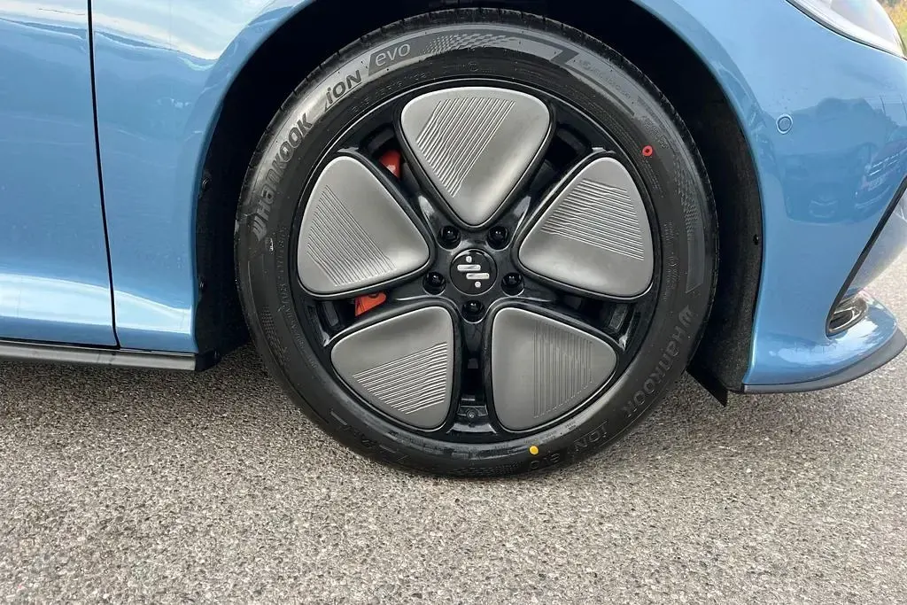 New MG IM5 294 kW (401 HP) 2025 Blue Hatchback