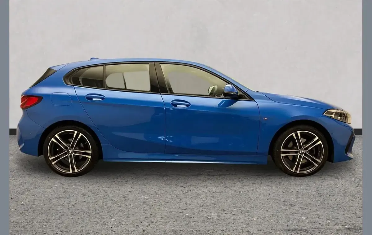 Used BMW 118 M Sport 134 HP (98 kW) 2022 Blue Hatchback