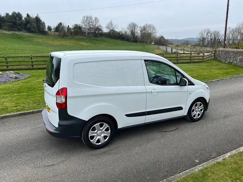 Used Ford Transit Courier Trend 95 HP (69 kW) 2018 White Van