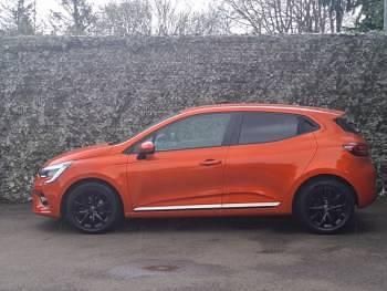 Used Renault Clio V Iconic 72 HP (52 kW) 2020 Orange Hatchback