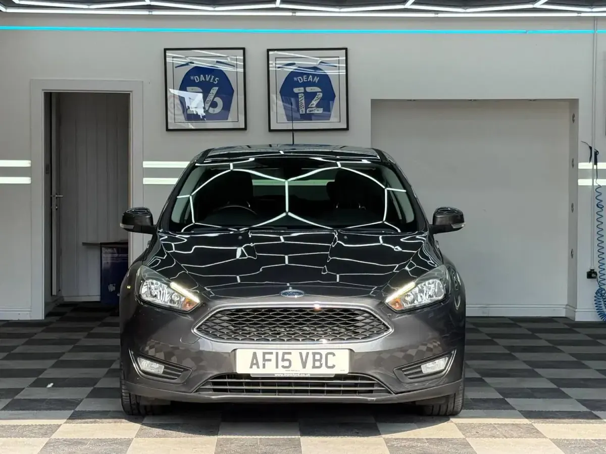 Used Ford Focus Zetec 113 HP (83 kW) 2015 Grey Hatchback