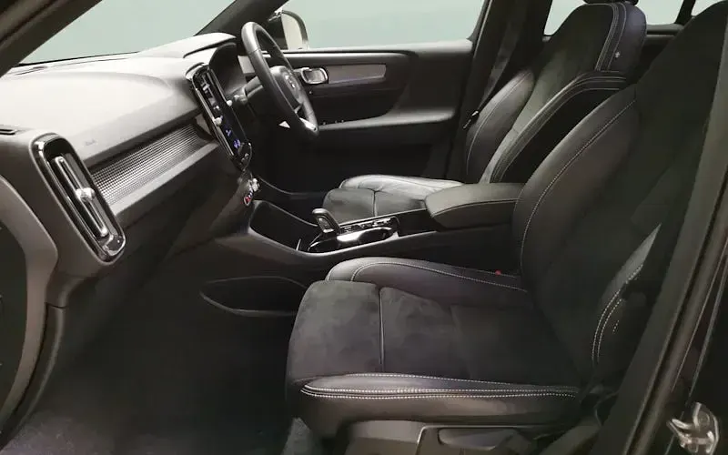 Używany Volvo XC40 R-Design Pro 262 KM (192 kW) 2021 Czarny SUV
