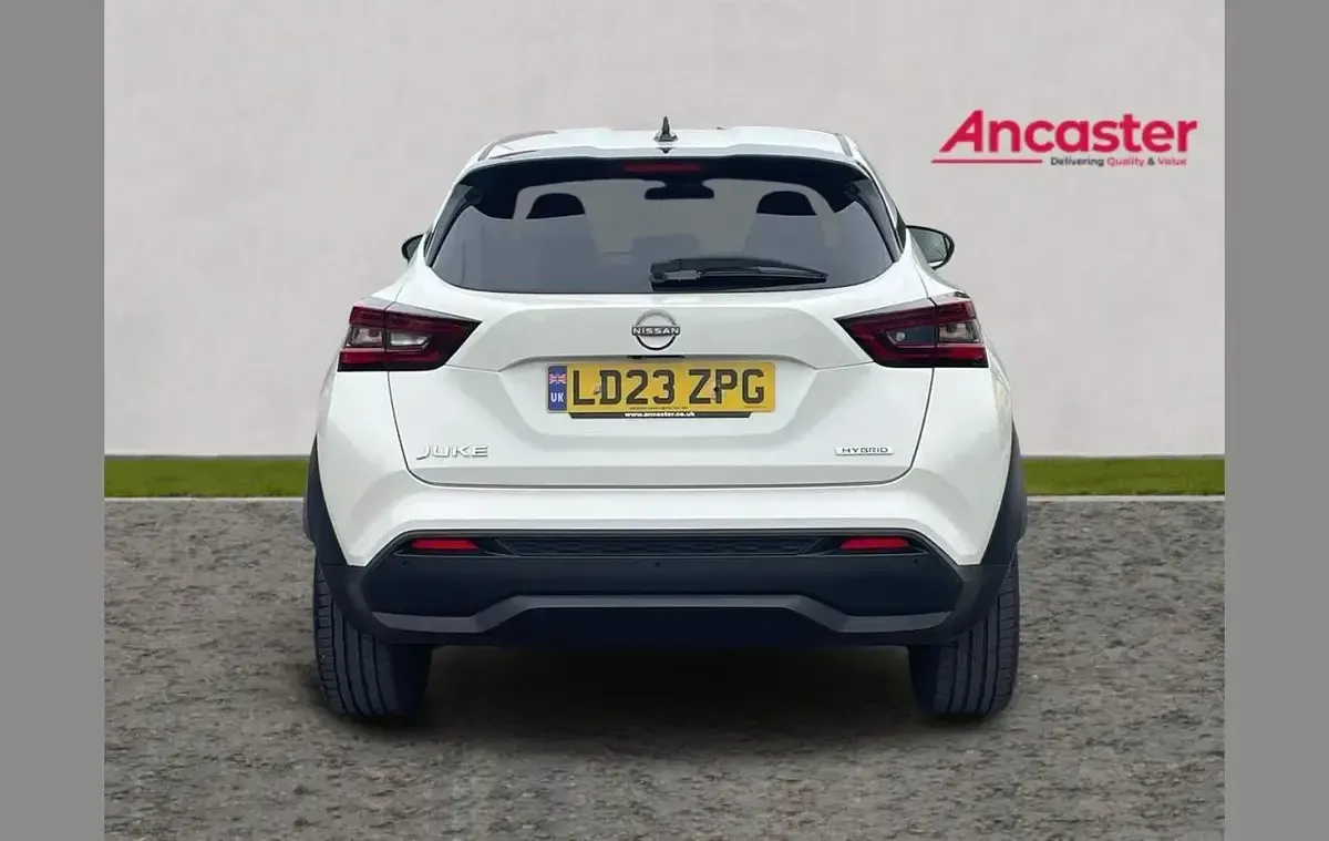 Used Nissan Juke Tekna 143 HP (105 kW) 2023 White SUV