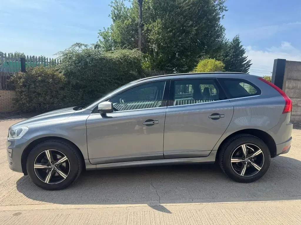 Used Volvo XC60 R-Design 190 HP (139 kW) 2016 Grey SUV