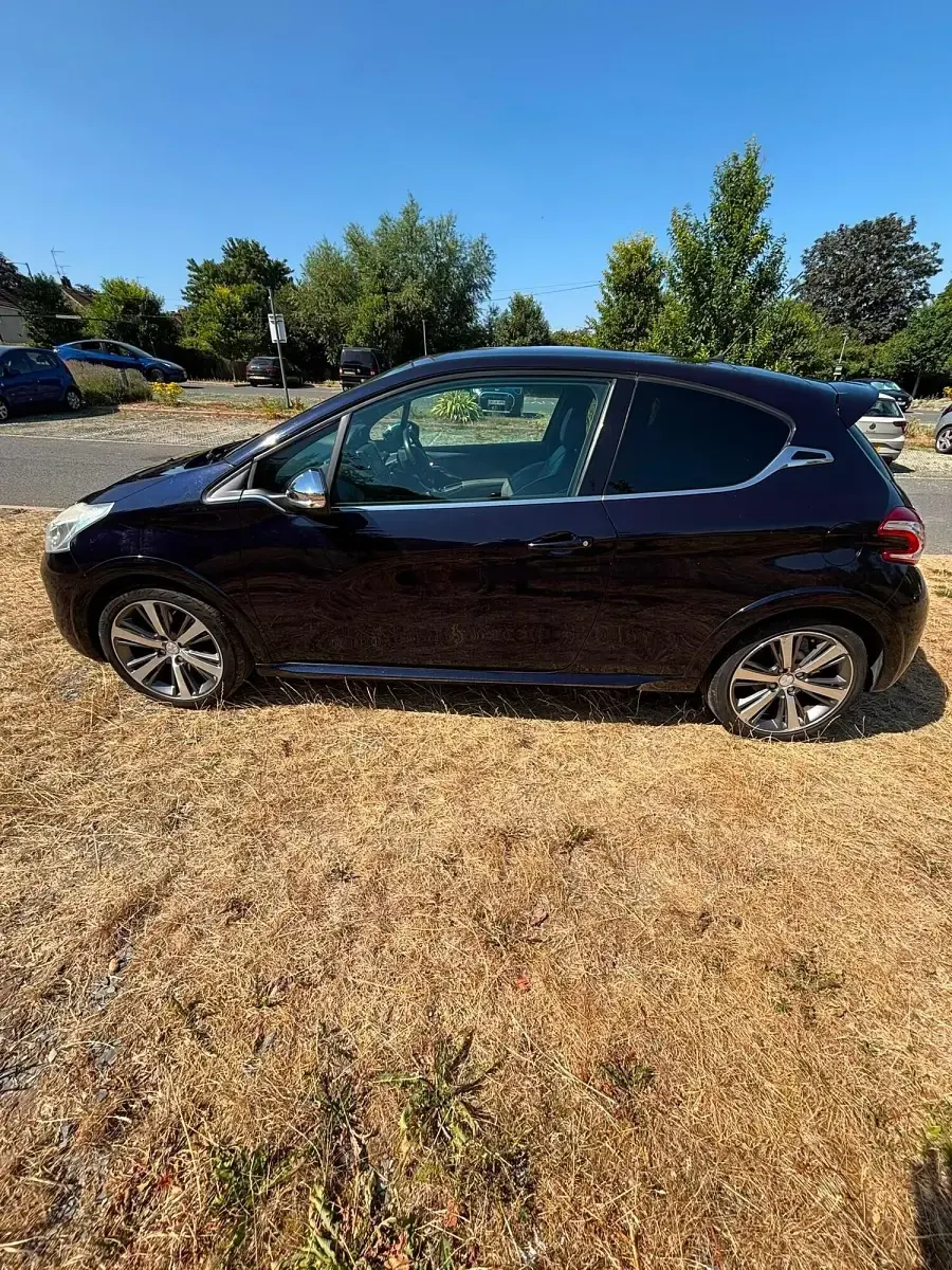 Used Peugeot 208 2013 Blue Hatchback