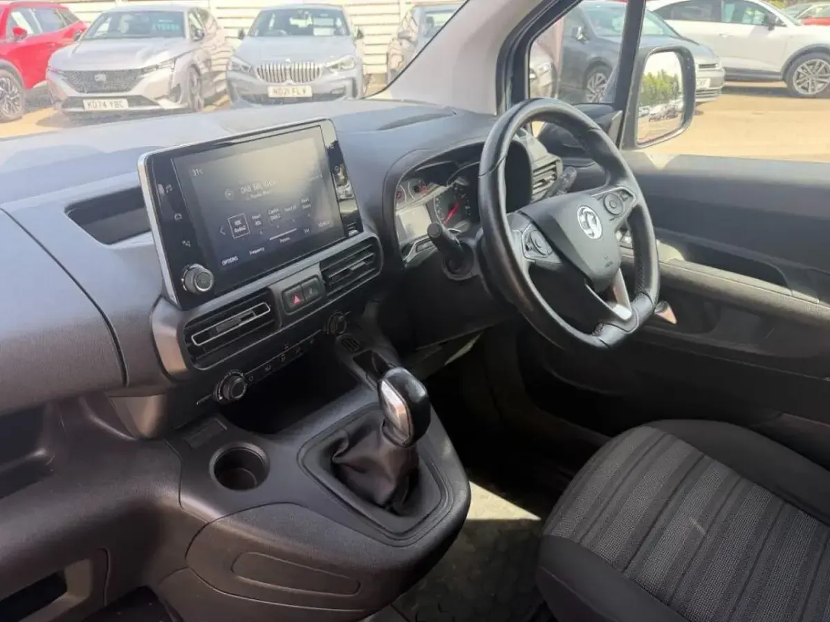 Used Vauxhall Combo S 100 HP (73 kW) 2019 Blue MPV