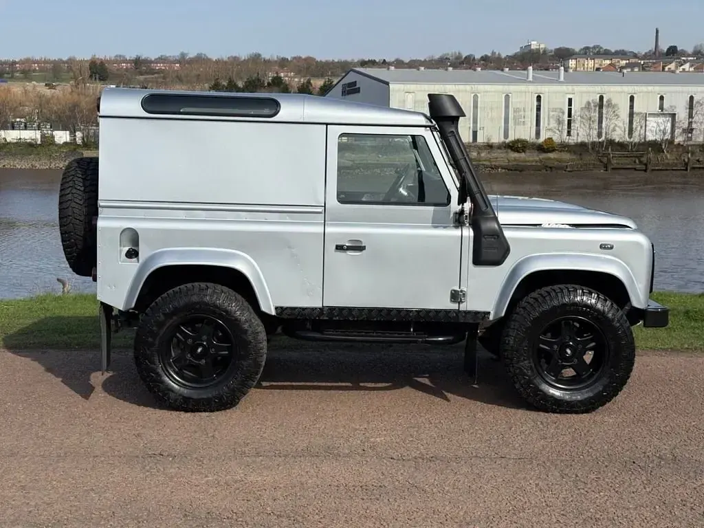 Used Land Rover Defender 122 HP (89 kW) 2008 Silver SUV