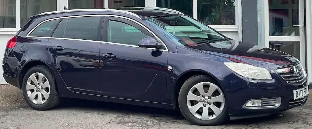 Used Vauxhall Insignia SRi 160 HP (117 kW) 2012 Blue Estate
