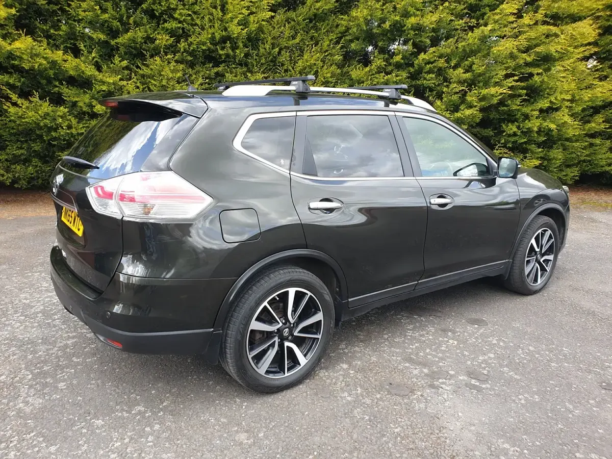 Used Nissan X-Trail Tekna 130 HP (95 kW) 2015 Green SUV