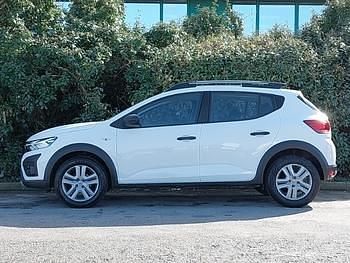 Used Dacia Sandero Essentiel 91 HP (66 kW) 2022 White Hatchback