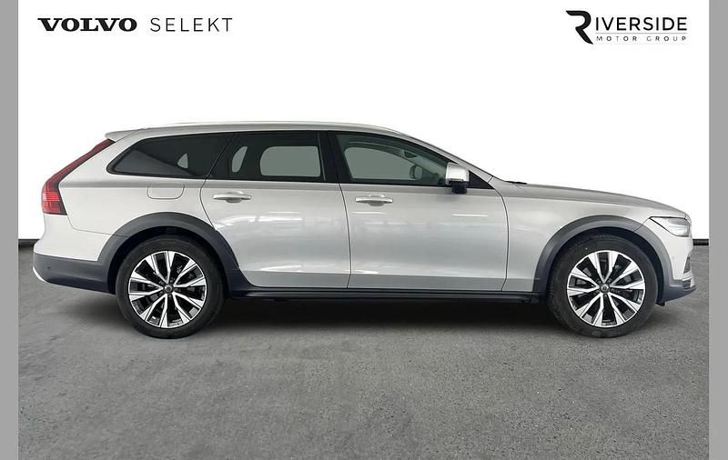Used Volvo V90 CC Plus 232 HP (170 kW) 2023 Silver Estate