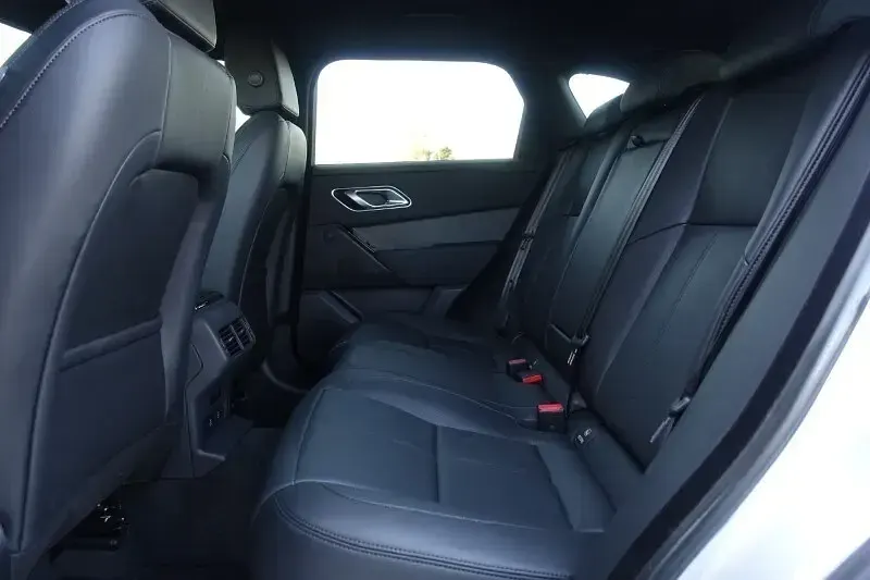 Używany Land Rover Range Rover Velar SE Dynamic 204 KM (150 kW) 2023 Srebrny SUV