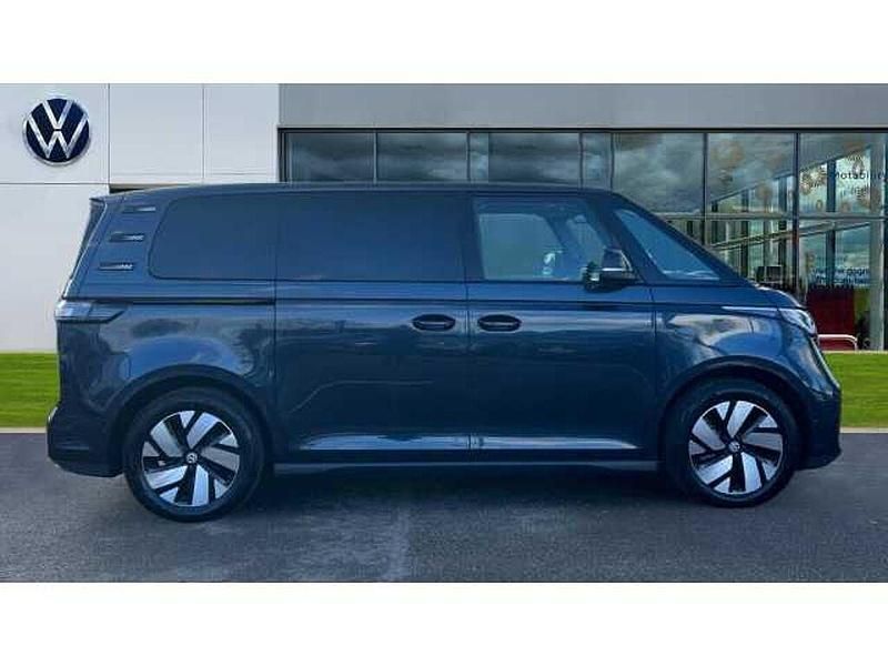 Used VW ID. Buzz Pro 150 kW (204 HP) 2023 Starlight blue metallic MPV