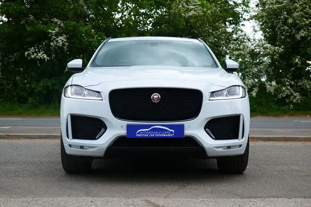 Second-hand Jaguar F-Pace Chequered Flag 250 CP (183 kW) 2020 Alb SUV