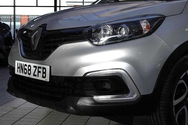 Used Renault Captur Iconic 90 HP (66 kW) 2018 Silver SUV