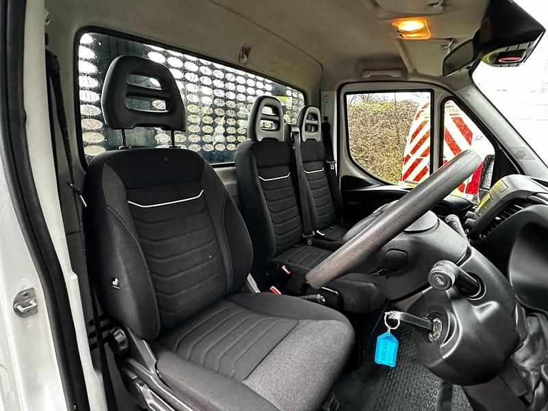Begagnad Iveco Daily 134 HK (98 kW) 2022 Vit Cab