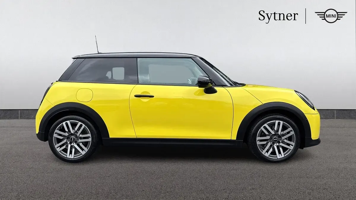 Used Mini Cooper Hatch 154 HP (113 kW) 2024 Yellow Hatchback