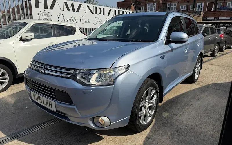 Used Mitsubishi Outlander P-HEV 121 HP (88 kW) 2015 SUV