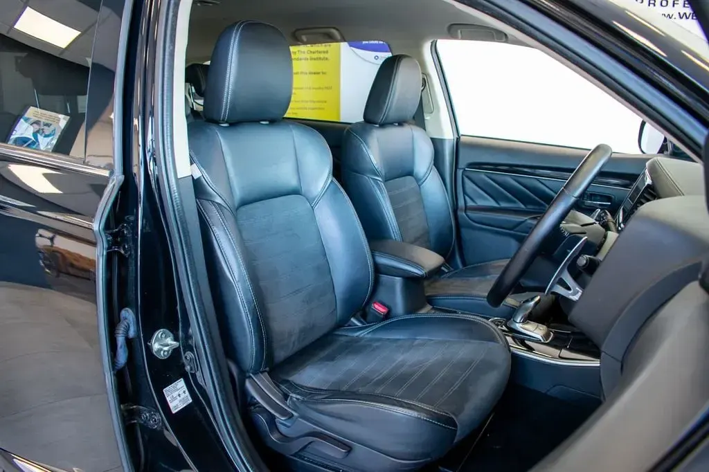 Used Mitsubishi Outlander P-HEV 2019 Black SUV