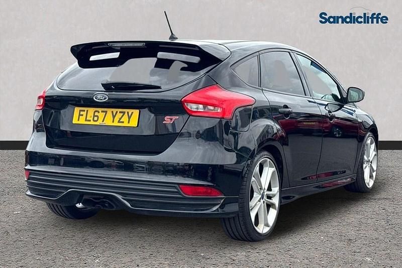 Used Ford Focus ST 250 HP (183 kW) 2016 Black Hatchback