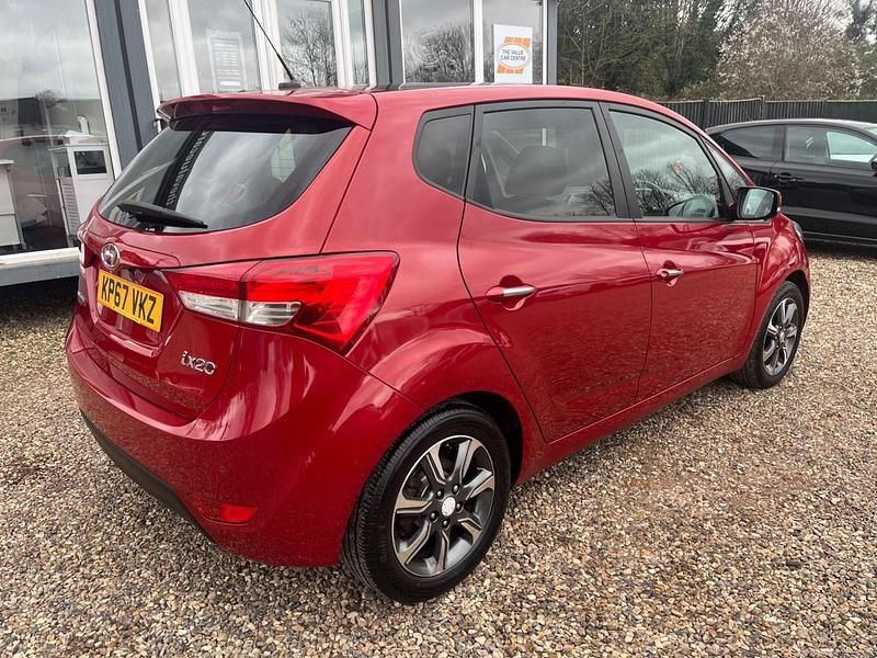 Used Hyundai ix20 Premium 90 HP (66 kW) 2017 Red Hatchback