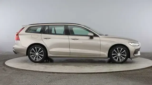 Used Volvo V60 Momentum 163 HP (119 kW) 2022 Grey Estate