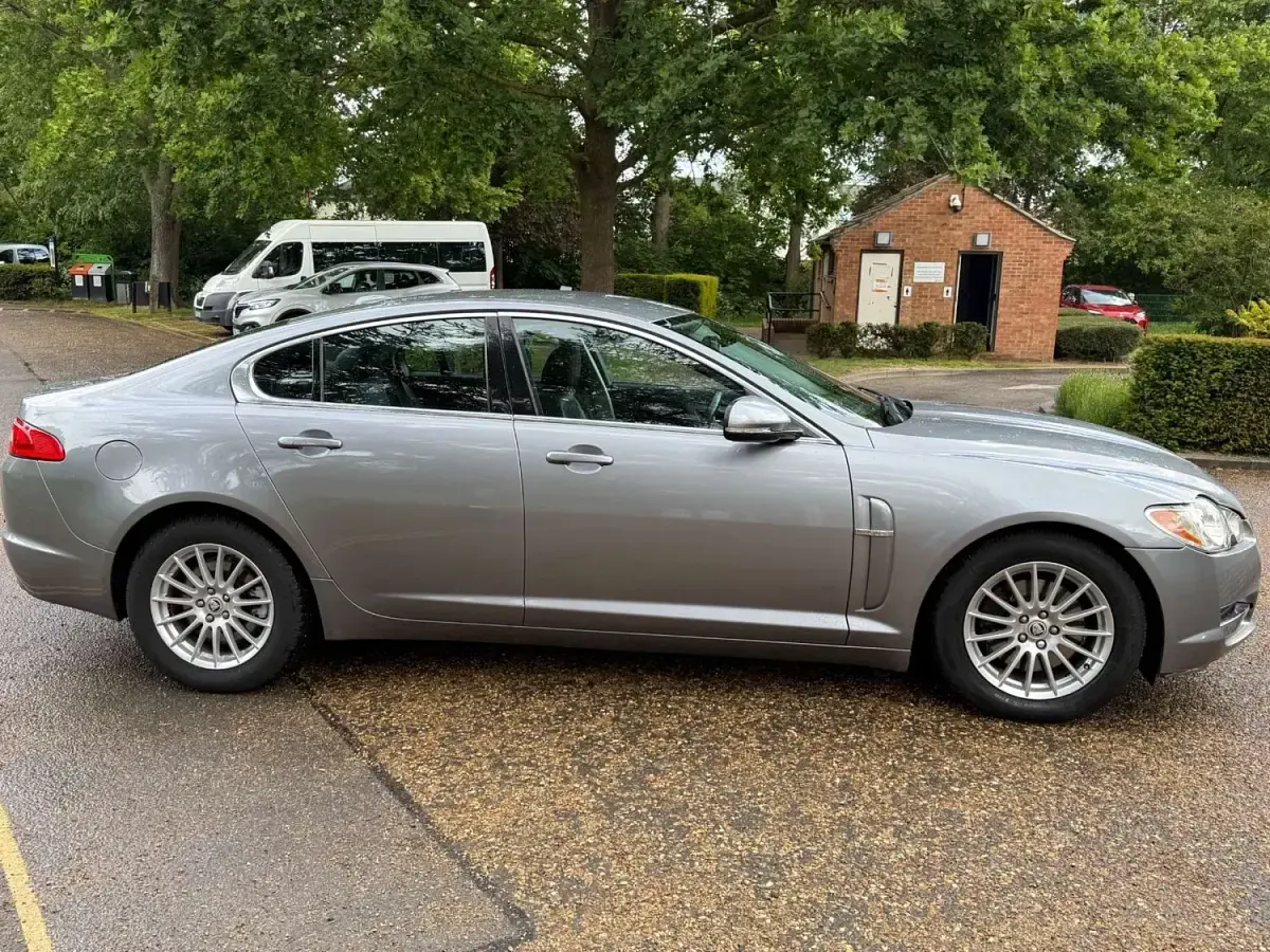 Używany Jaguar XF Luxury 238 KM (175 kW) 2010 Szary Sedan/Limuzyna