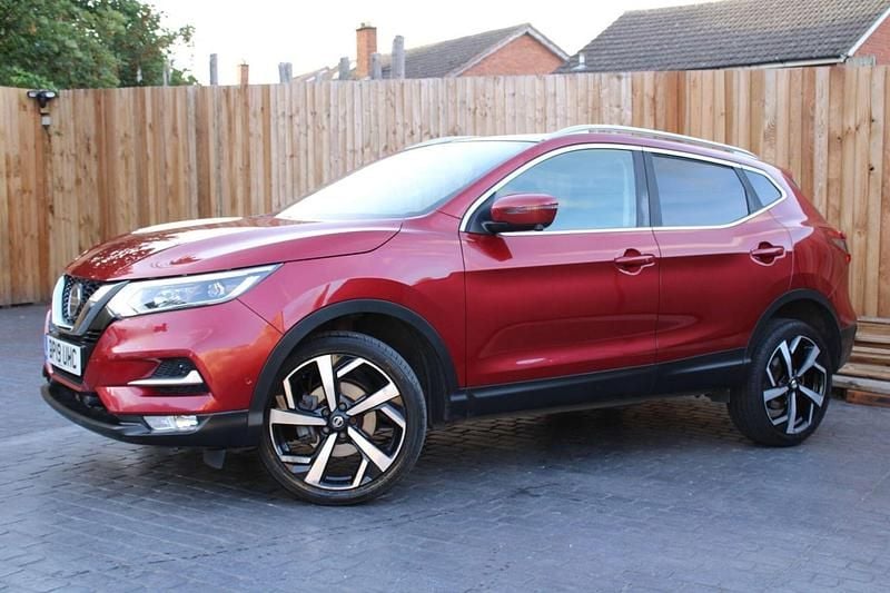Red Used 2019 Nissan Qashqai Tekna SUV | £9,950 (Good price) - Image 1/4