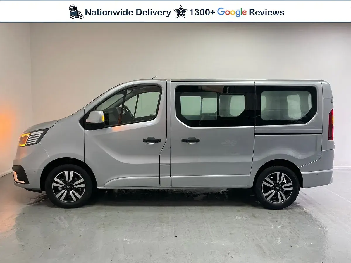 New Renault Trafic 2025 Grey MPV