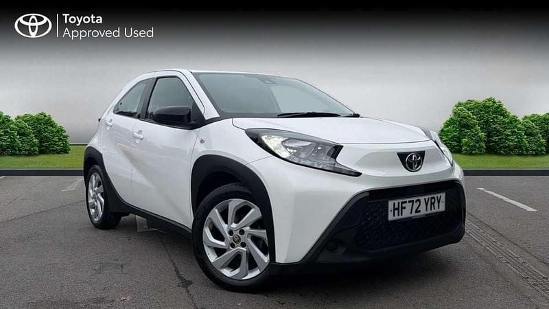 Pure white Used 2022 Toyota Aygo X PURE SUV | £11,775 - Image 1/4