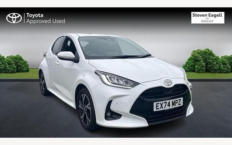 Used 2025 Toyota Yaris Hybrid Design Hatchback | £20,523 (Fair price) - Image 1/4