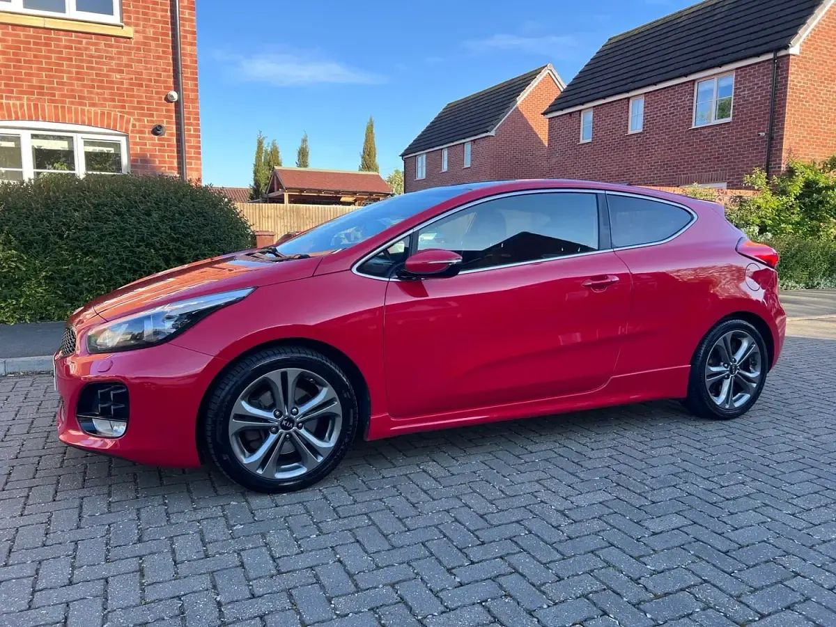 Used Kia ProCeed GT-Line S 134 HP (98 kW) 2017 Red Hatchback
