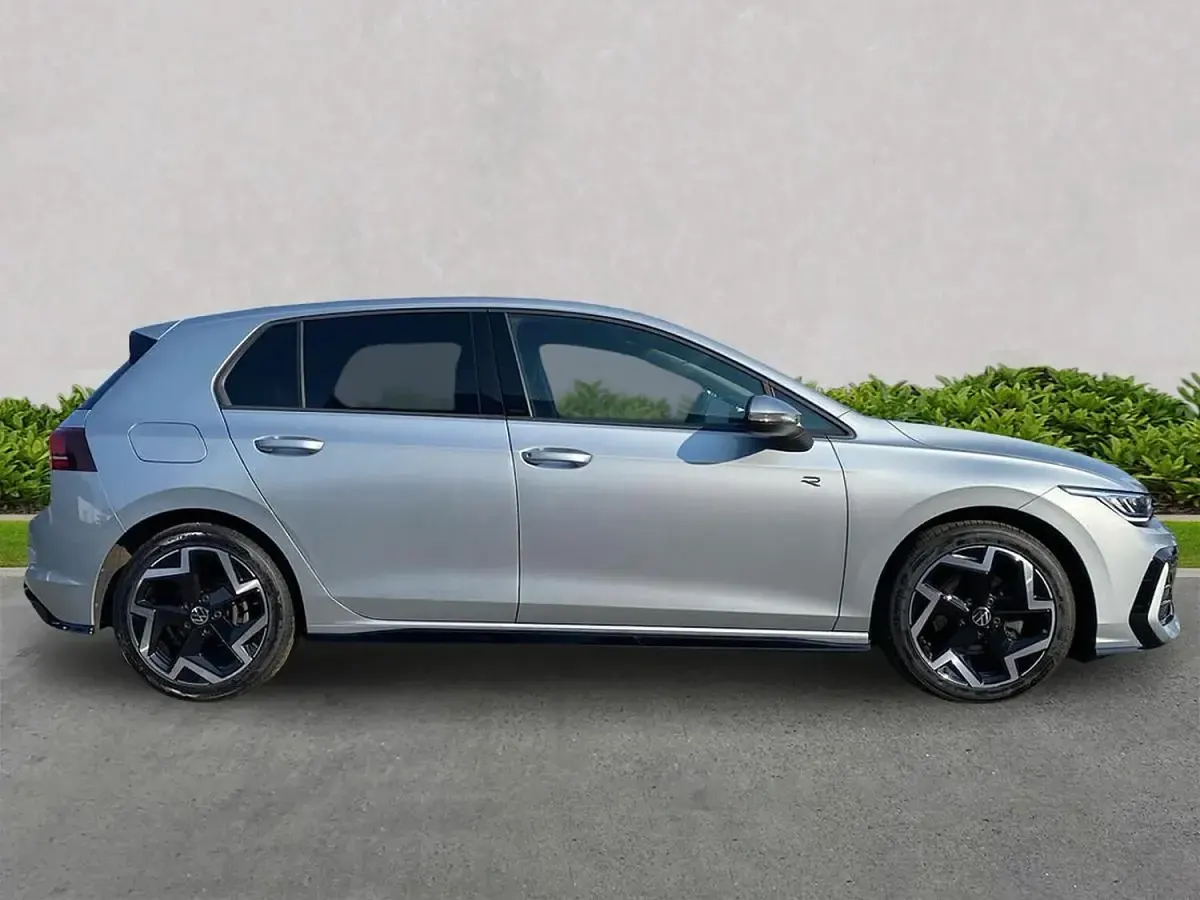 Used VW Golf VIII R-line 150 HP (110 kW) 2025 Silver Hatchback
