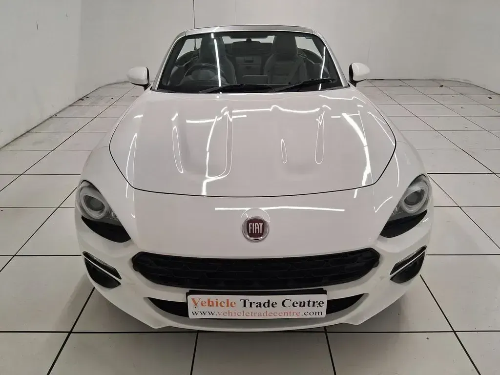 Begagnad Fiat 124 Spider Lusso 140 HK (102 kW) 2017 Vit Cab