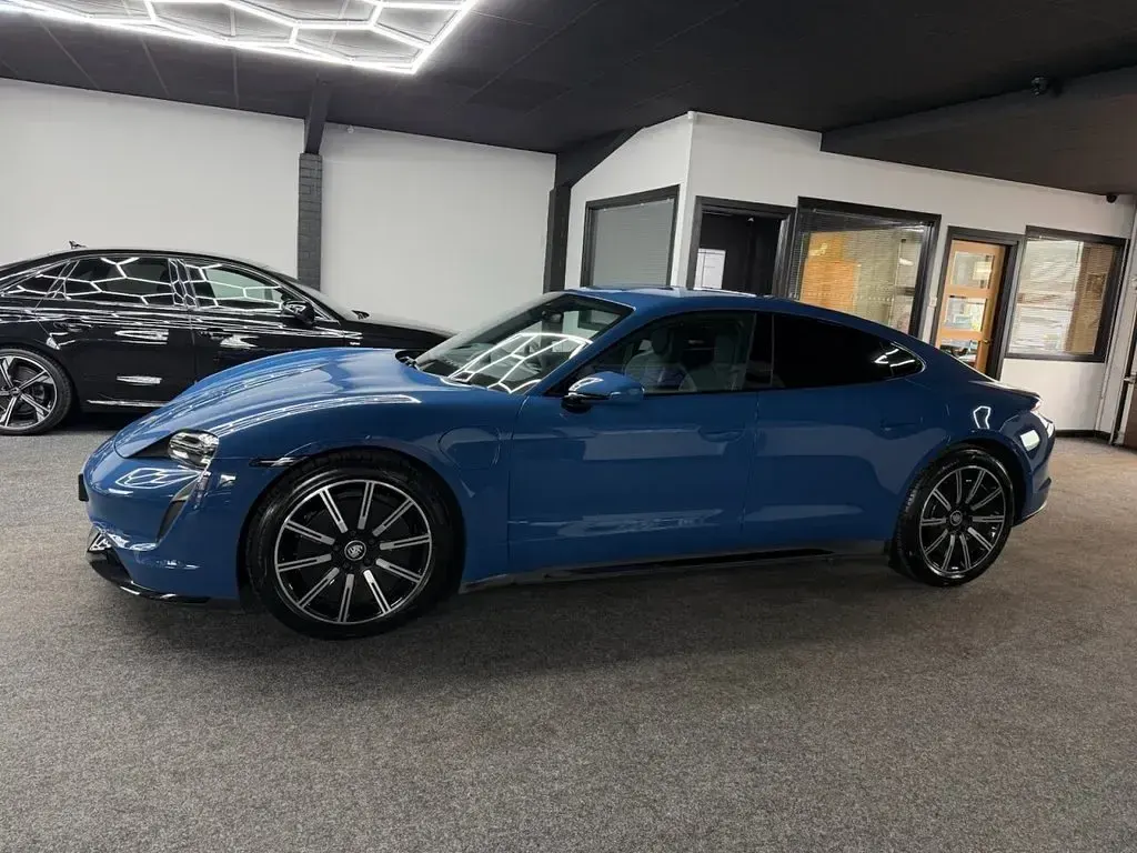 Begagnad Porsche Taycan Performance Package 500 kW (680 HK) 2021 Blå Sedan
