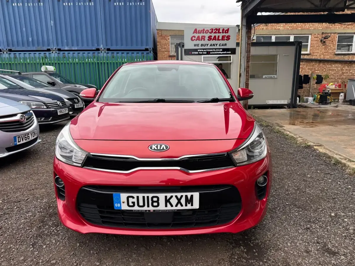 Begagnad Kia Rio 99 HK (72 kW) 2018 Röd Halvkombi