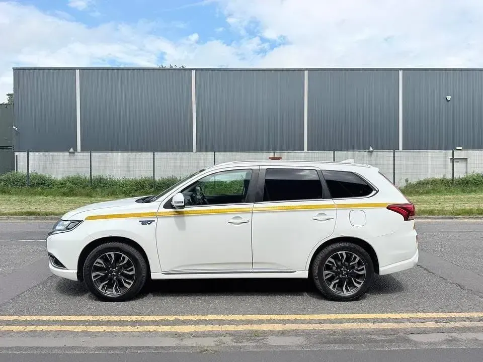 Used Mitsubishi Outlander P-HEV 2018 White