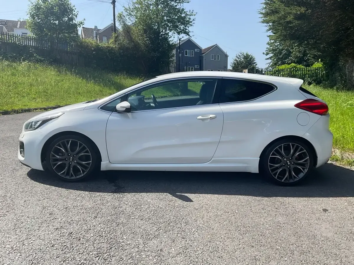 Used Kia ProCeed GT 2014 White Hatchback