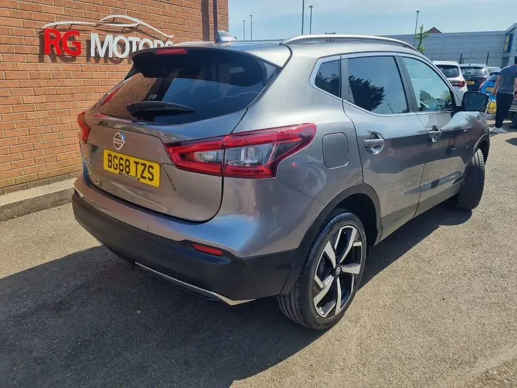 Used Nissan Qashqai Tekna 140 HP (102 kW) 2018 Grey SUV
