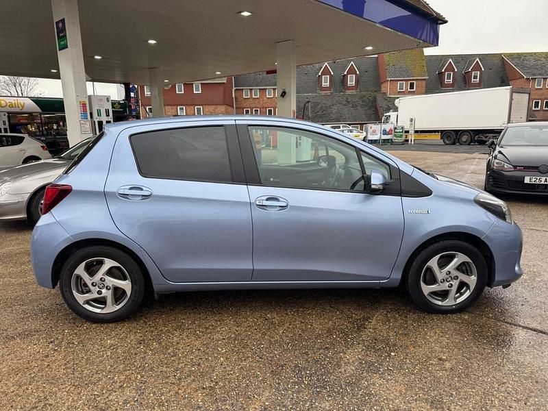 Used Toyota Yaris Hybrid 2017 Blue Hatchback