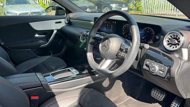 Usado Mercedes CLA200 AMG Line Premium 163 HP (119 kW) 2023 Preto