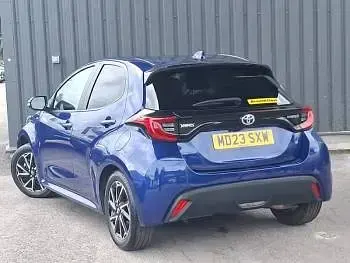 Used Toyota Yaris Hybrid Design 116 HP (85 kW) 2023 Blue Hatchback