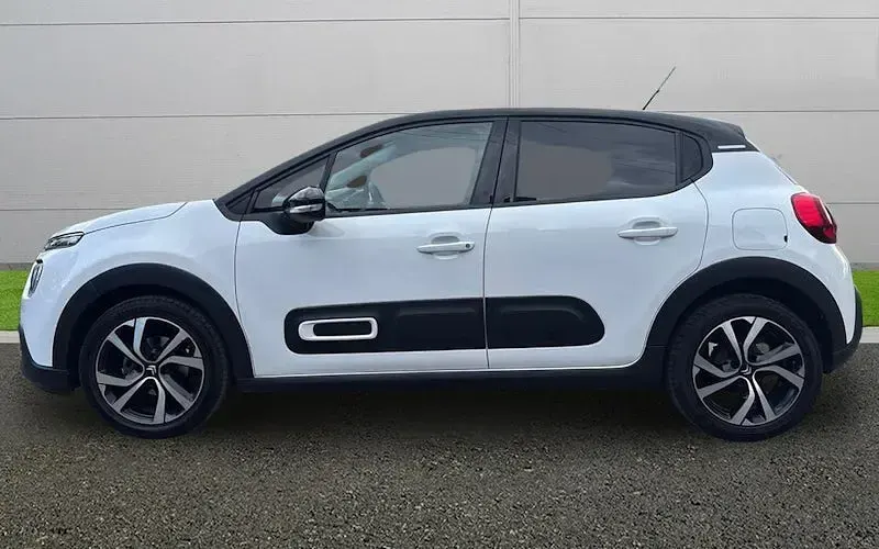 Używany Citroën C3 PureTech 83 KM (61 kW) 2024 Biały Hatchback