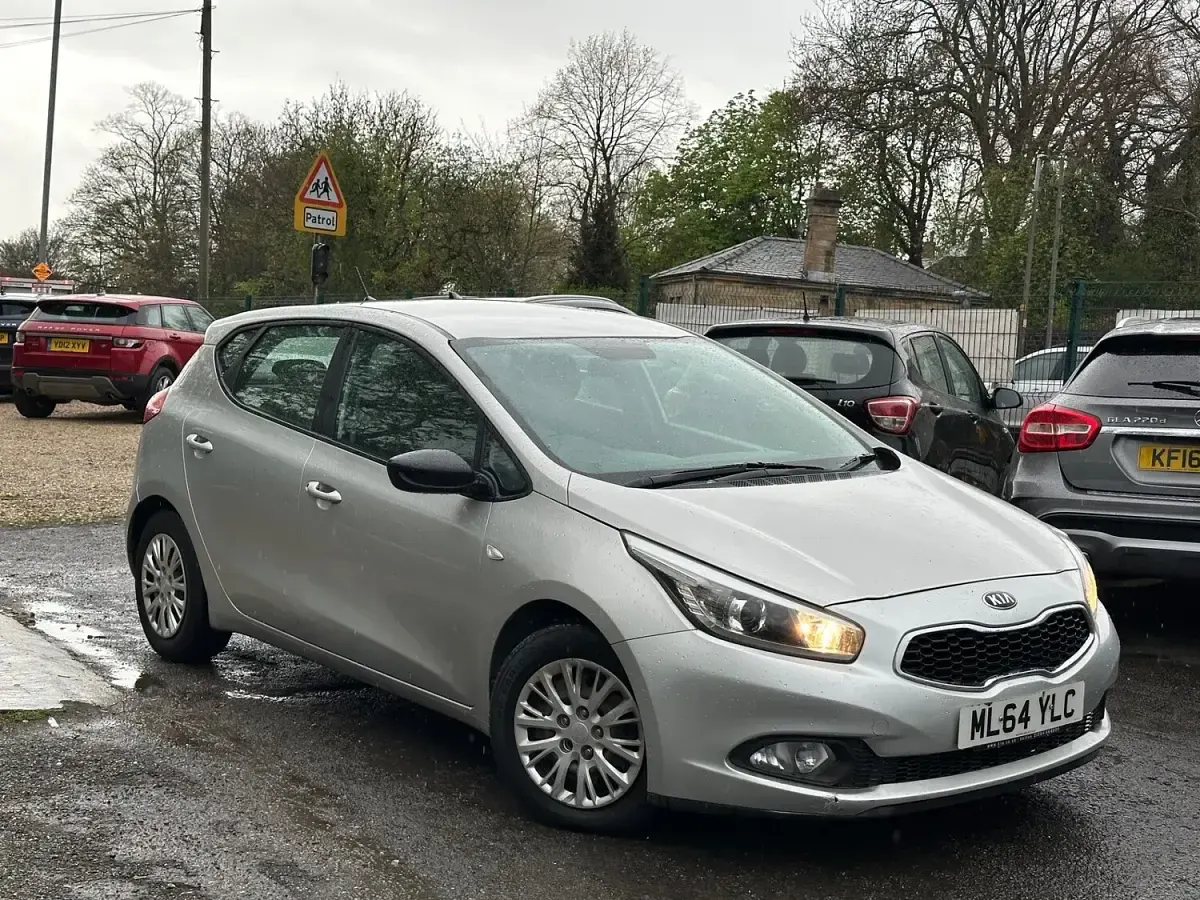 Used Kia Ceed 128 HP (94 kW) 2014 Silver Hatchback