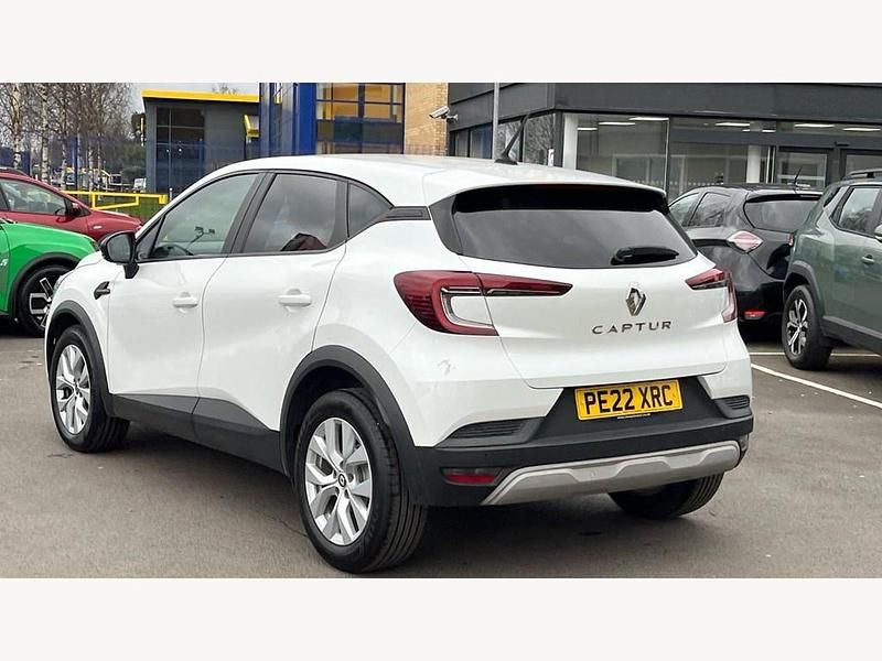Used Renault Captur Iconic 91 HP (66 kW) 2022 Metallic  arctic white  SUV