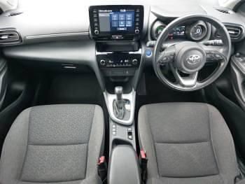 Used Toyota Yaris Hybrid 116 HP (85 kW) 2023 White Estate